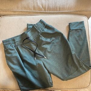 On Cloud dark green sweatpants